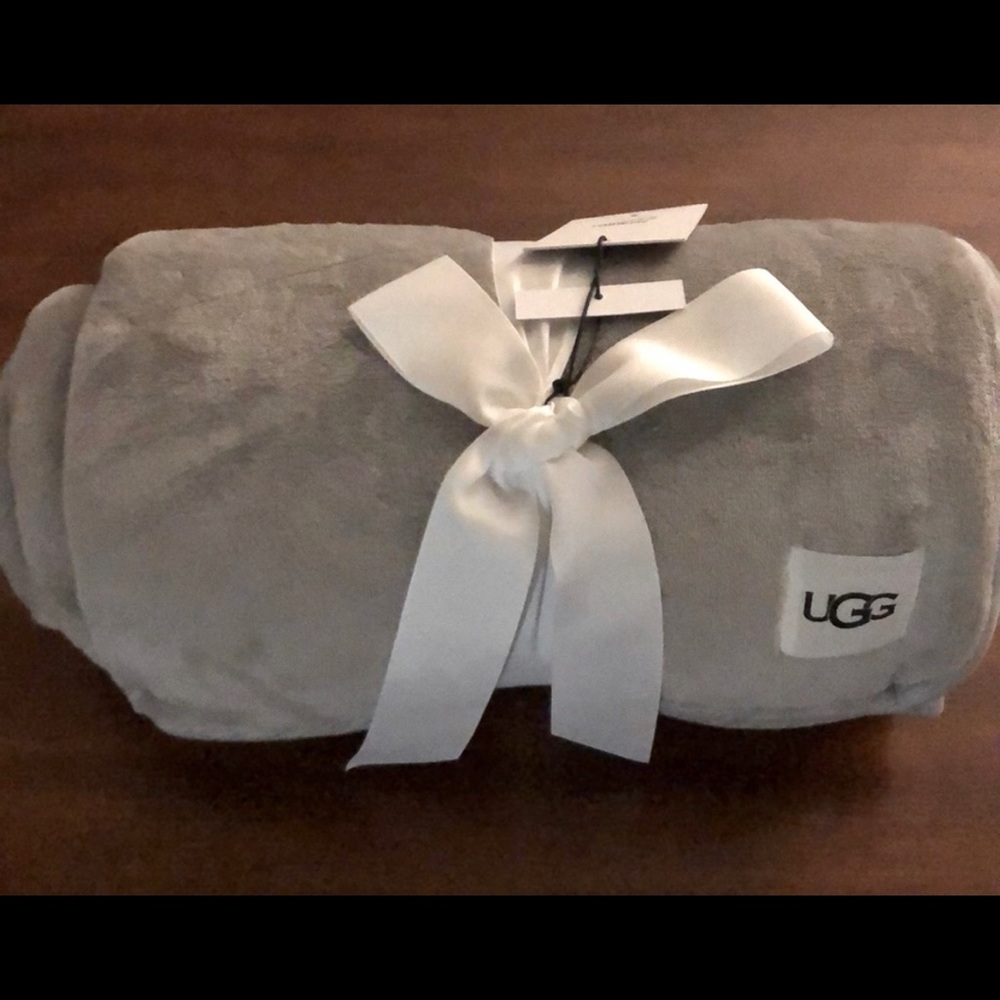 UGG Dawson Faux Fur Throw Blanket